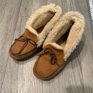 UGG | Alena Chestnut Moccasin Slippers • Size 8